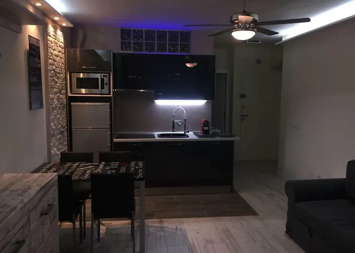 Golden Paradise Seaview Apartment