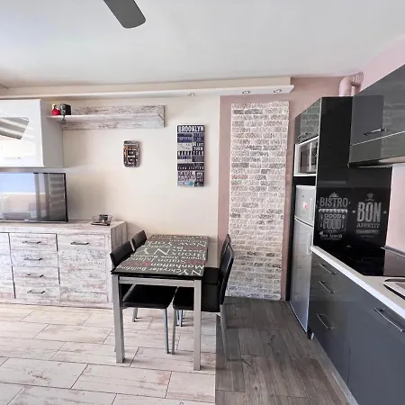 Golden Paradise Seaview Apartamento *