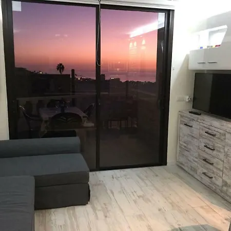 Golden Paradise Seaview Apartment *