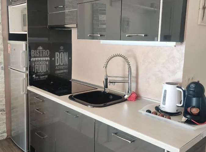 Golden Paradise Seaview 아데제